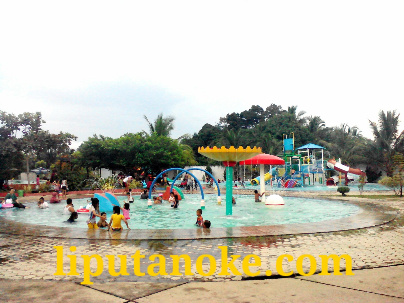 Isi Waktu Liburan, Ribuan Warga Kuansing Kunjungi Pelangi Water Park 
